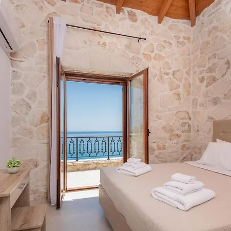 Villa Noesis With Private Pool, Sea Views & 100m Away