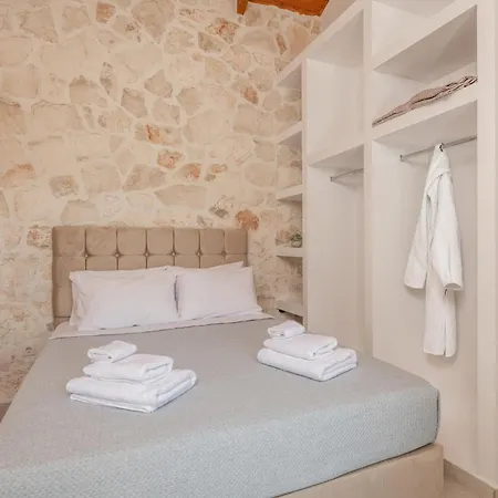 Noesis With Private Pool, Sea Views & 100m Away Villa Szkinária