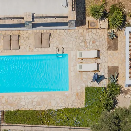 Noesis With Private Pool, Sea Views & 100m Away Villa
